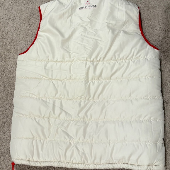 Phillies Cream & Red Puffer Vest – Size XLarge *Brand New* MLB issued - Picture 3 of 3